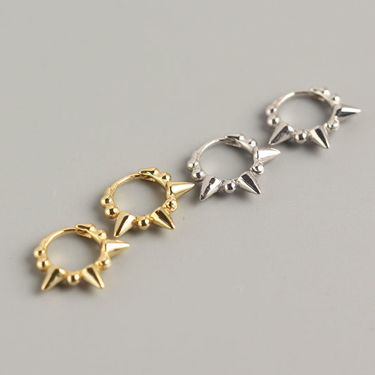 Örhängen runda med nitar