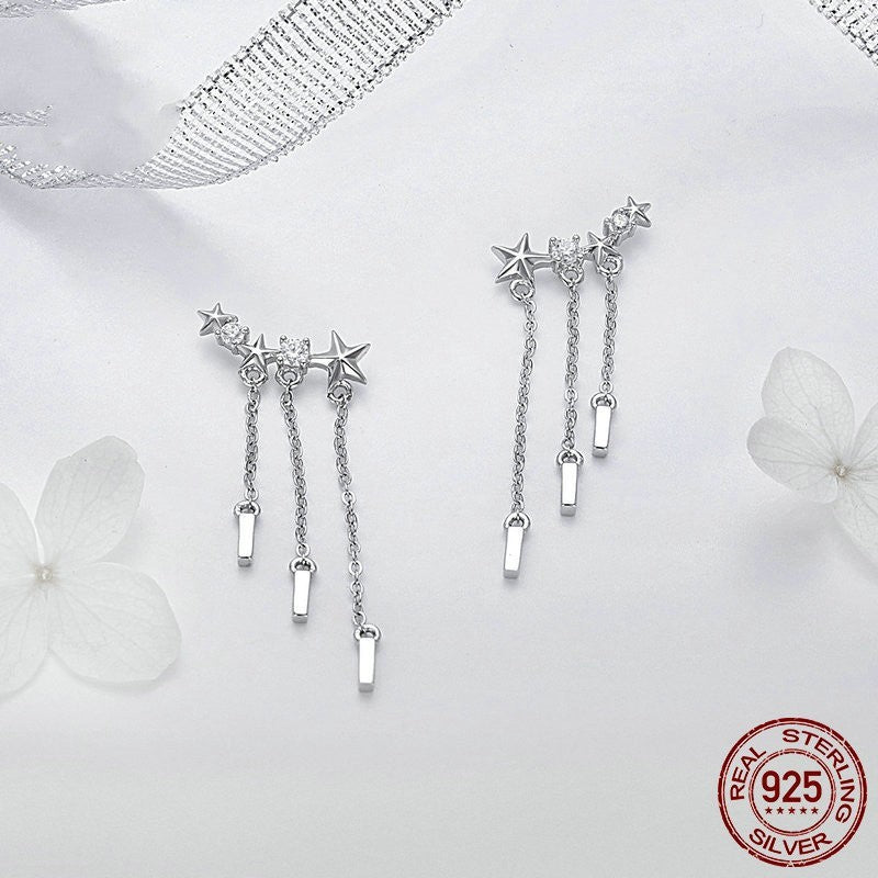 Trendiga örhängen i äkta silver med stjärnor