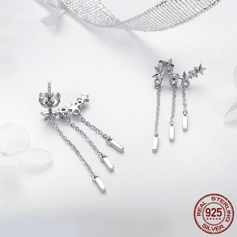 Trendiga örhängen i äkta silver med stjärnor