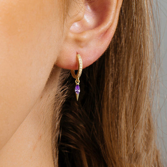 Hängande nitörhängen med kristaller