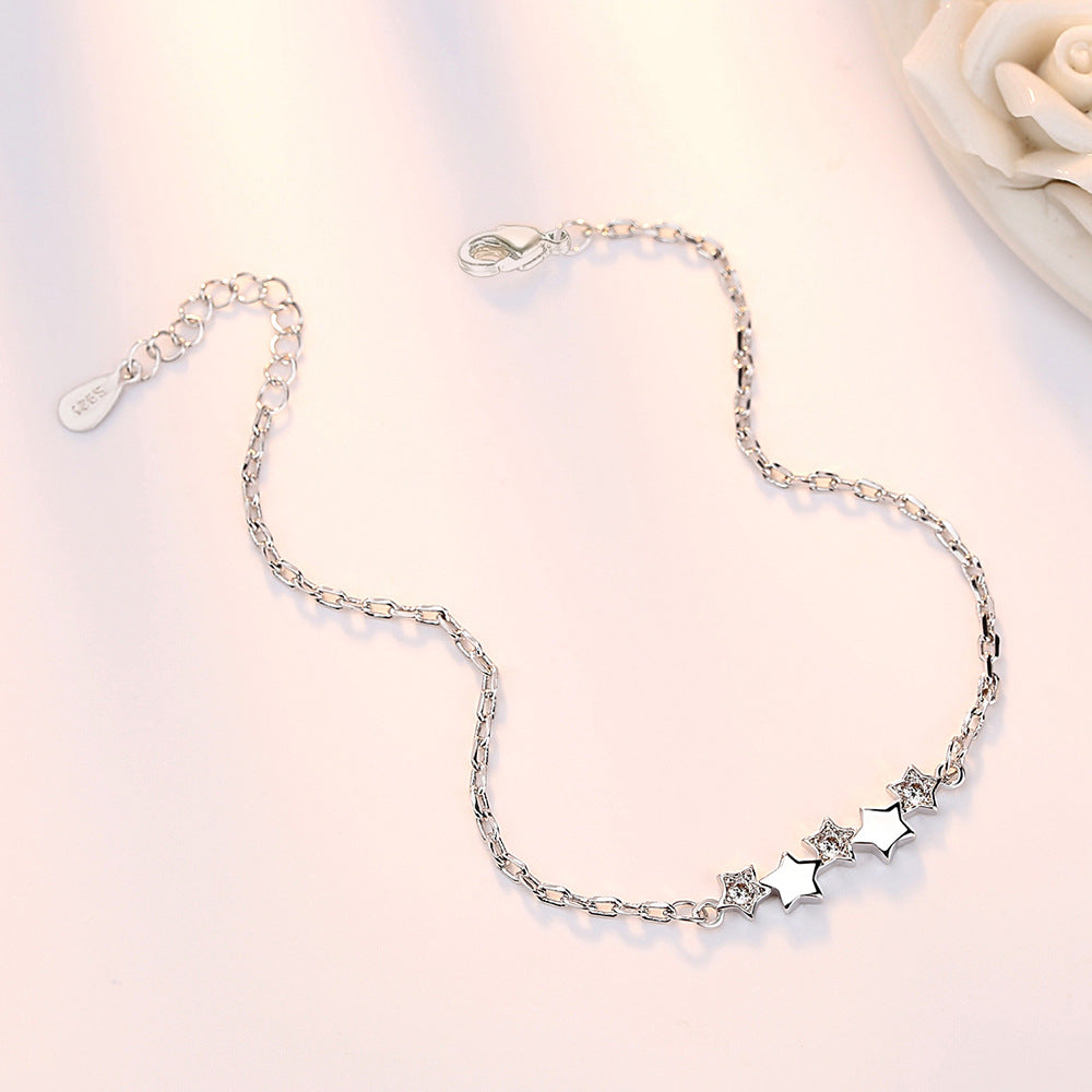 Delicate Armband med stjärna featuring copper-plated platinum and sparkling diamonds, perfect for women’s gifts.