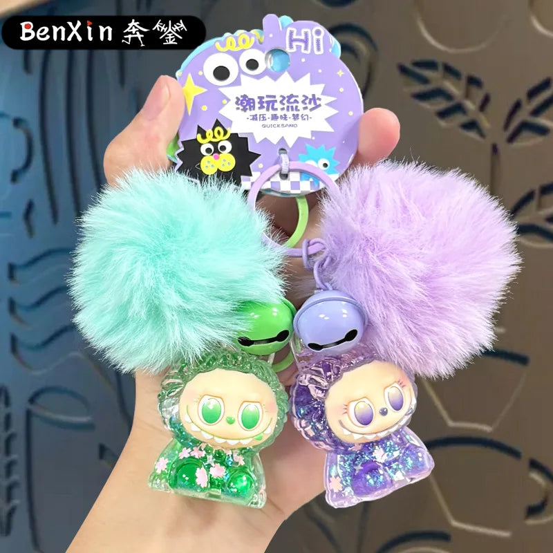 Små gulliga nyckelringar i silikon med plyschboll