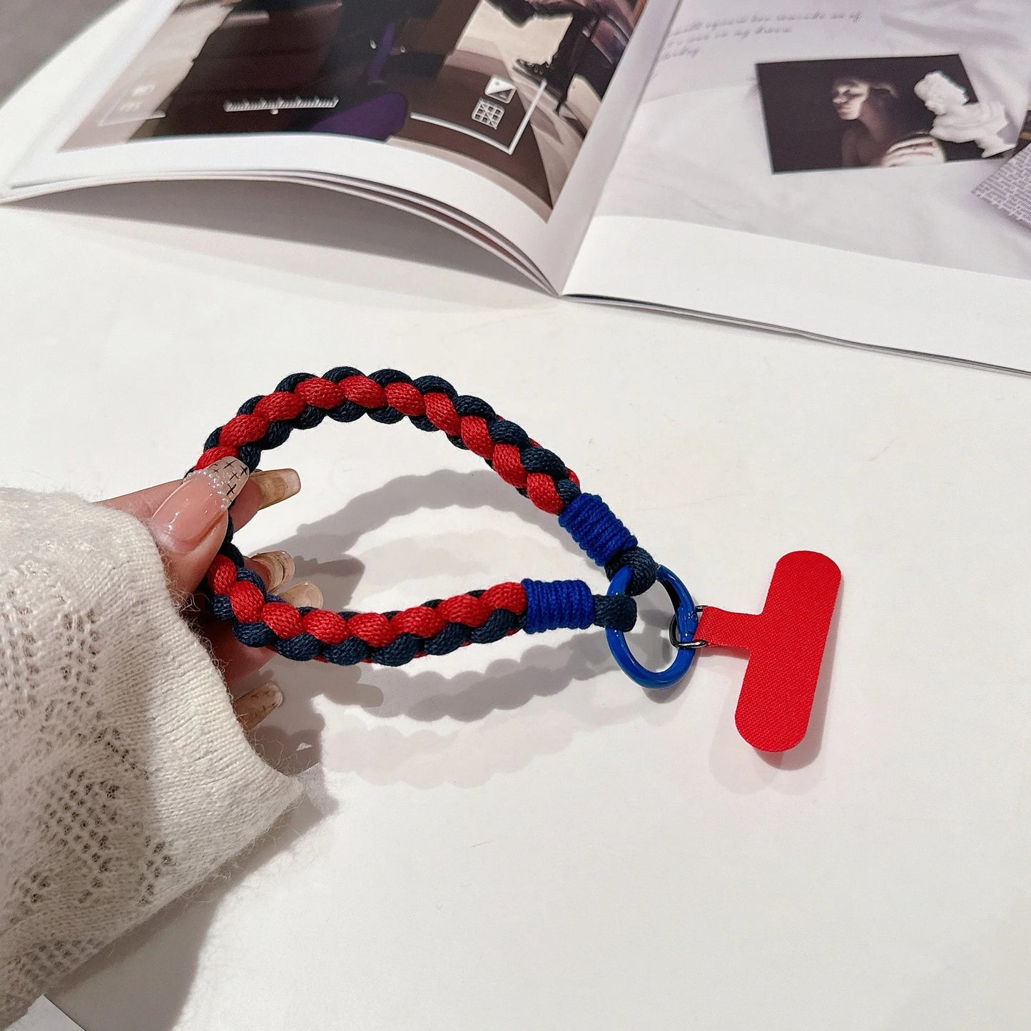 Creative Mobile holder with bracelet - Universal